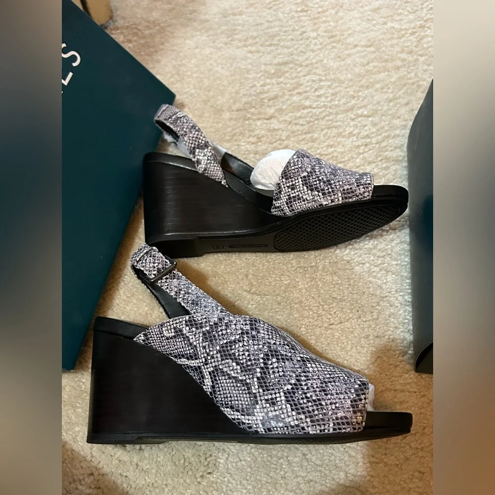 🎉🎊HOST PICK🎊🎉 Aerosoles Wedge Shoe - BLK WHT SNAKE